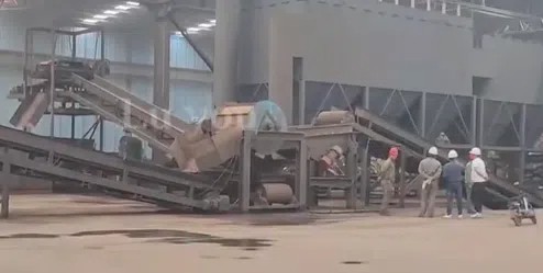 大型鋁棒場(chǎng)選擇大型的破碎機(jī)作業(yè),產(chǎn)能大,持續(xù)產(chǎn)出,短期可見(jiàn)回饋