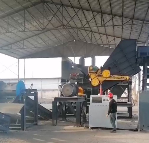 安徽地區(qū)315型破碎機(jī)使用現(xiàn)場，新機(jī)待運行