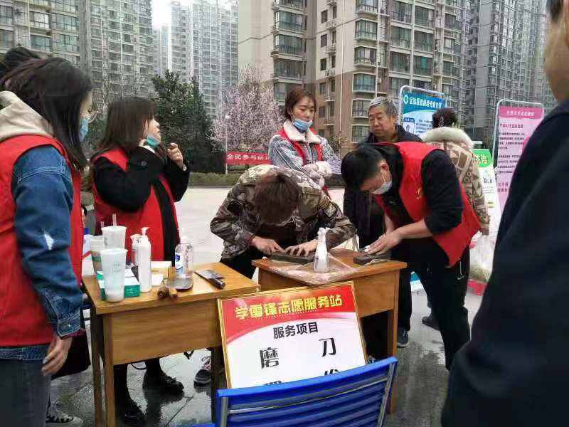 公司工會(huì)領(lǐng)導(dǎo)“三八”節(jié)慰問女職工